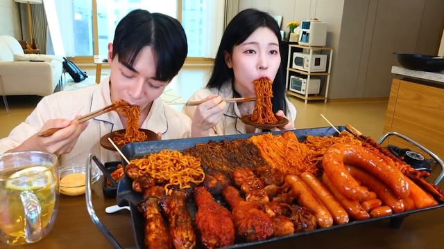 АСМР МУКБАНГ - поедание домашней острой лапши с курицей, грибами и сосисками & рецепт