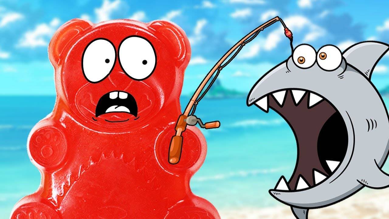 ОТХВАТИЛ ТУНЦА НА ПЛЯЖЕ! КРУТО ОТДЫХАЕТ НА МОРЕ ЖЕЛЕЙНЫЙ МЕДВЕДЬ ВАЛЕРА
