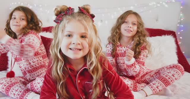 Диана и Рома новый год Diana and Roma - Christmas with My Friends - Kids Song (Official Video)