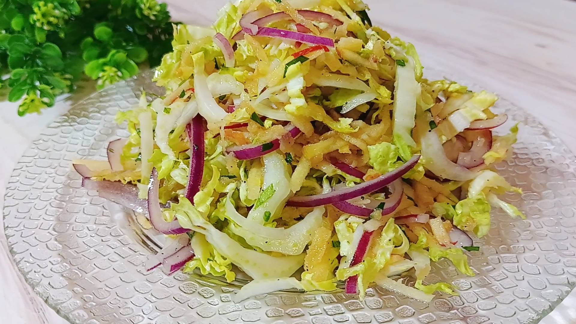 Съедят за минуту!Беру пекинскую капусту и Яблоко Готовлю Самый вкусный салат из капусты за 5 минут