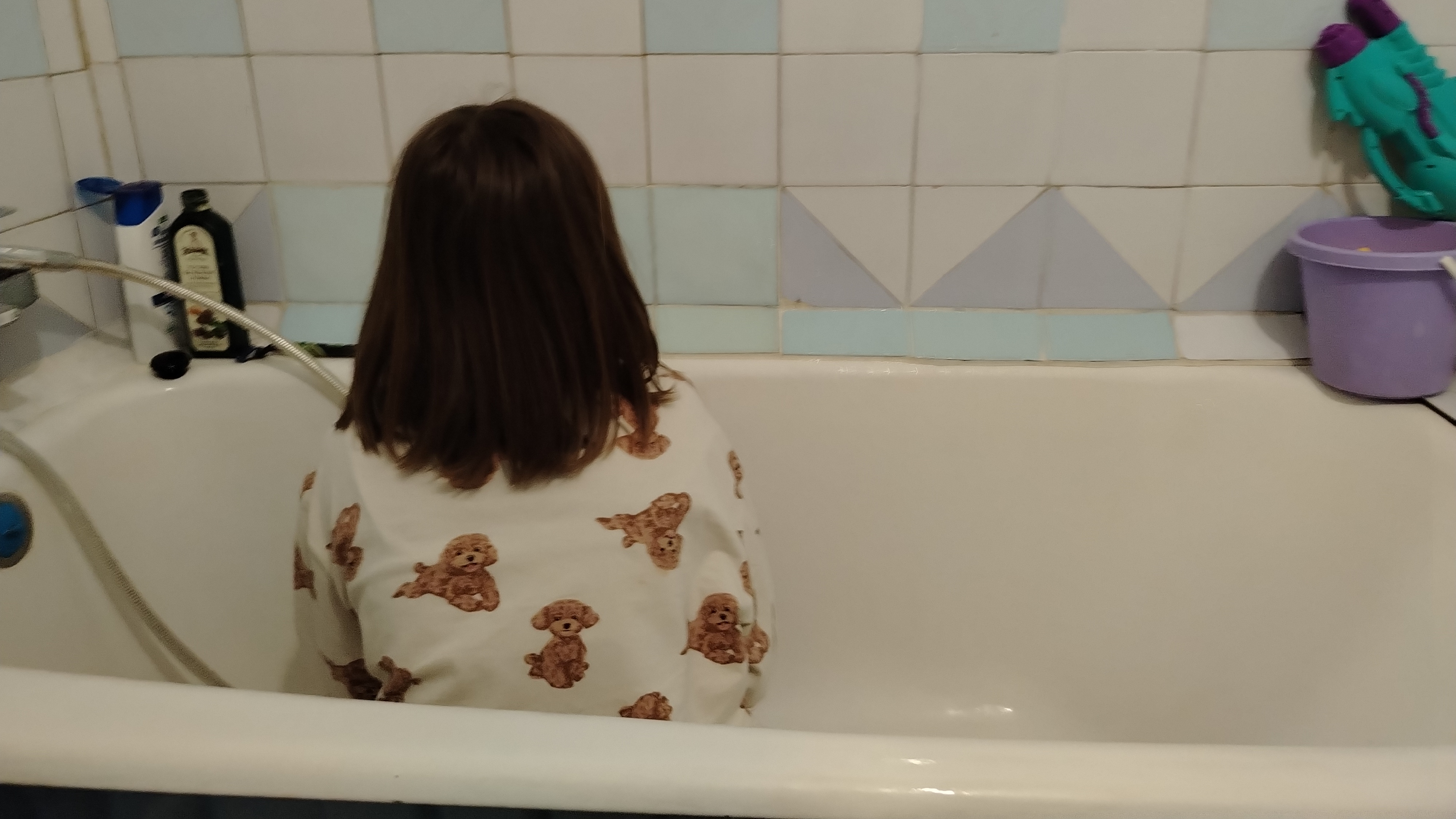 выливаем на меня воду из ведра