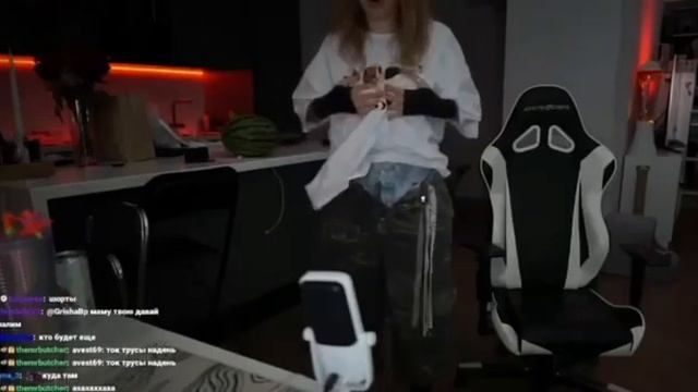 ГЕНСУХА СПАЛИЛА ГРУДЬ НА СТРИМЕ🔞
