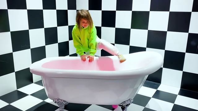 Мистер Макс Макс и Катя веселятся в Сэлфи музее