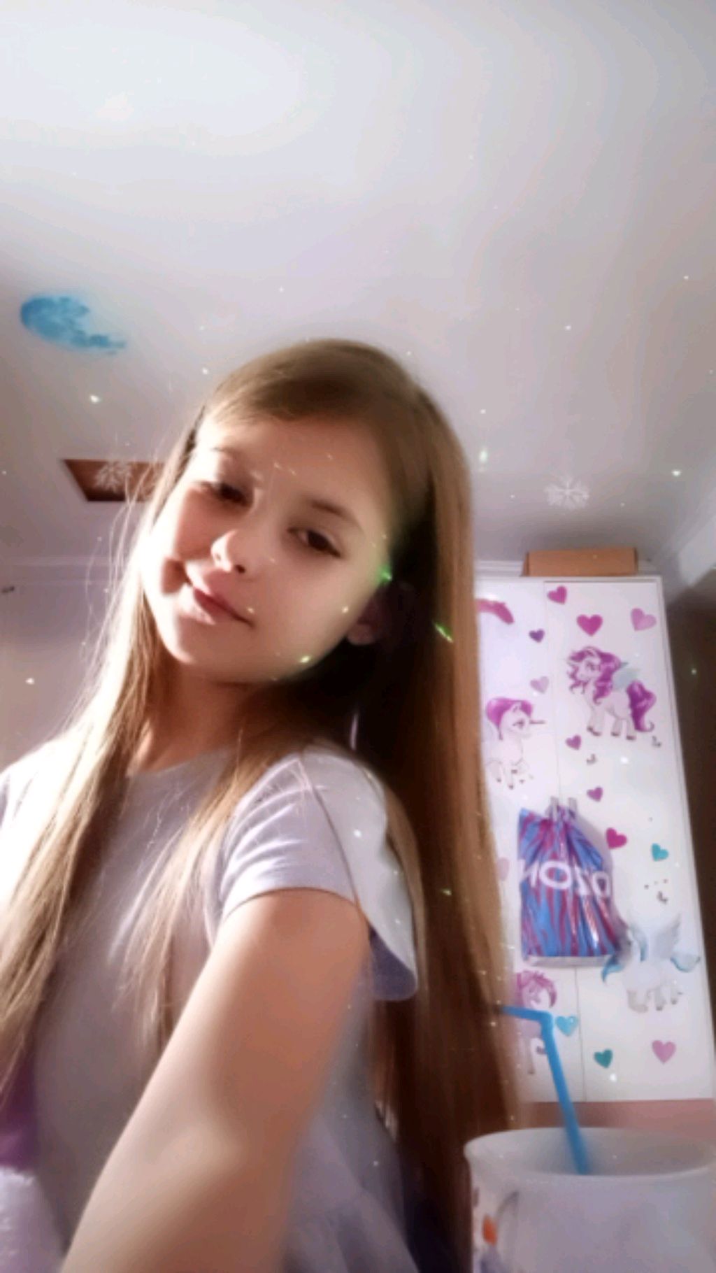 август