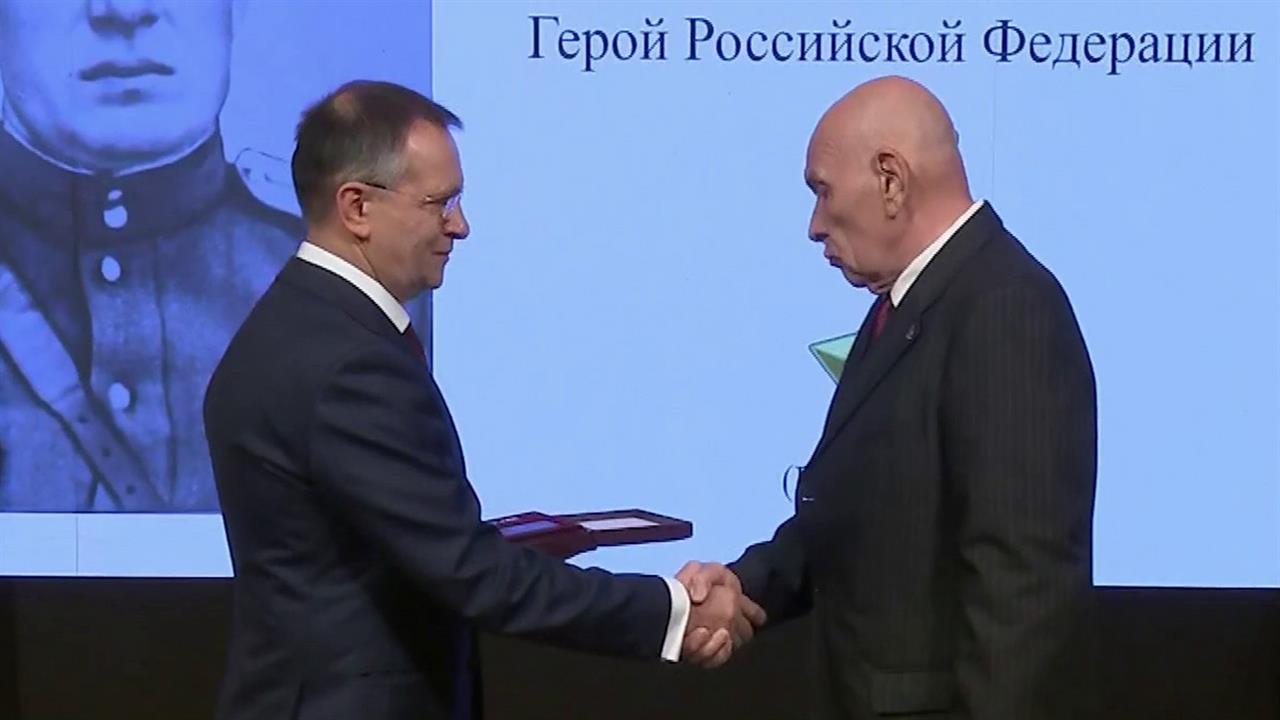 Золотую Звезду Героя России вручили семье Алексея Береста