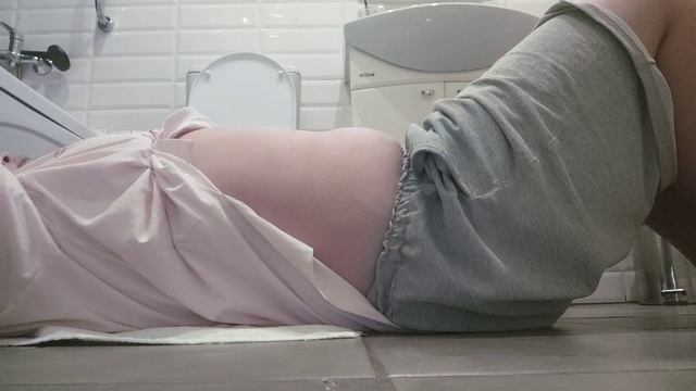 Пыталась делать пресс
животик мешает