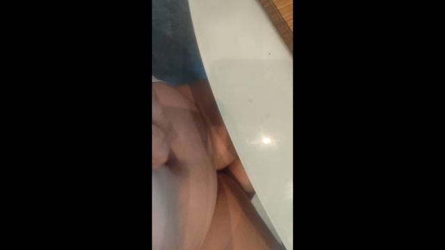 ем пельмешки и играю с пузиком