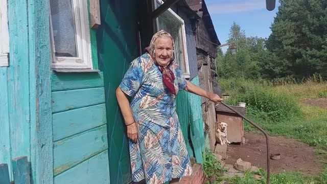 Мария Егоровна выкопала картошку.