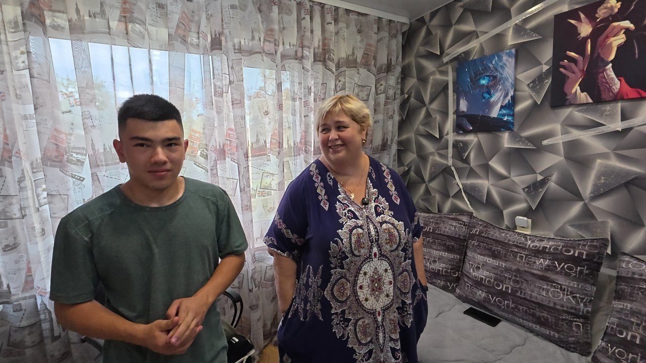 Абдугани закончил картину. Собираем в лагерь как будто на месяц.