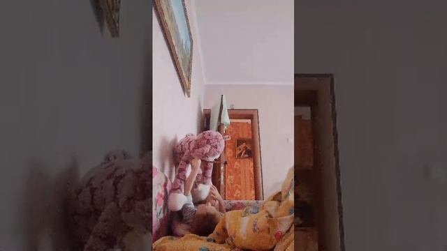Толик бесится с котиком