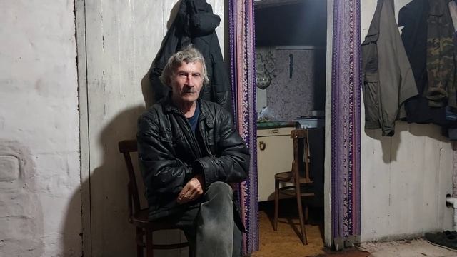 Владимир угощает грибным супом.