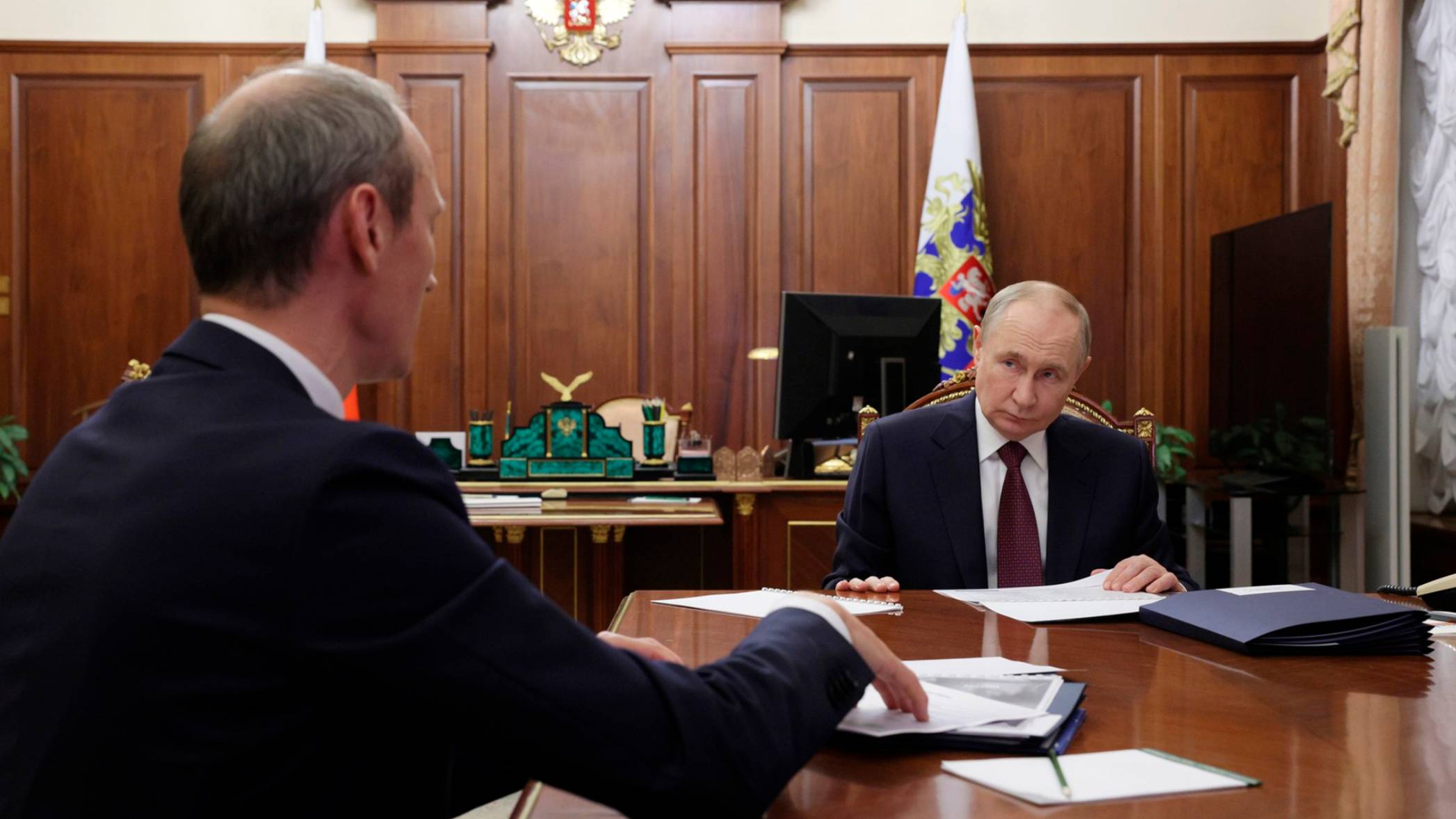 Путину доложили о новых способах защиты россиян от мошенников