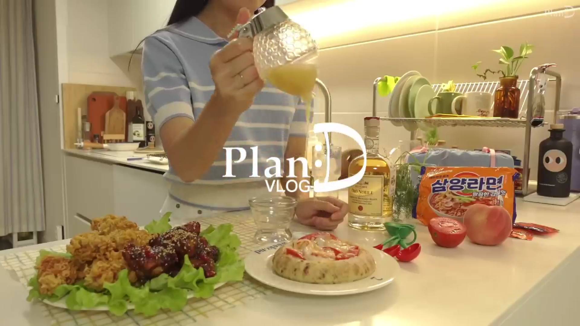 planD Жареная курица с рамёном и пицца с креветками и медом