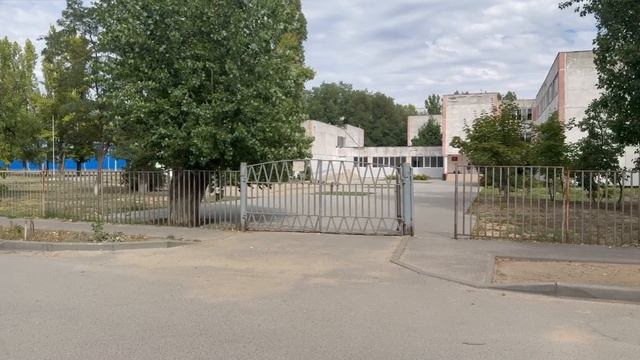 Волгоград. Ребенок в школу.
