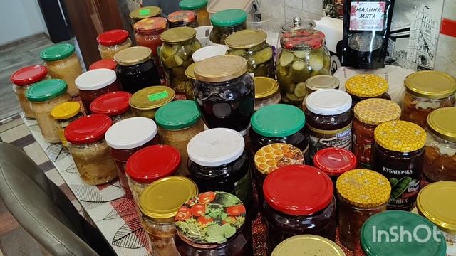 С мужем по делам. Прибираем баночки с заготовками. Установили полочку. Поздравляю с ДР.