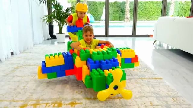 Влад и Ники катаются на игрушечном самолете и играют с игрушками! Веселое видео для детей!