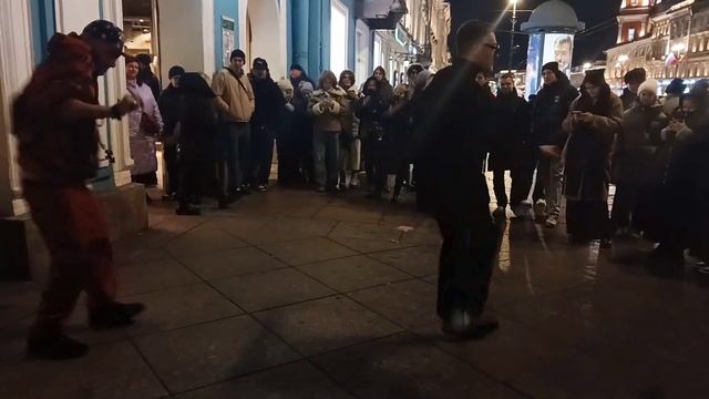 ТАНЦОР МАЙКЛ ТАНЦУЕТ С САШЕЙ