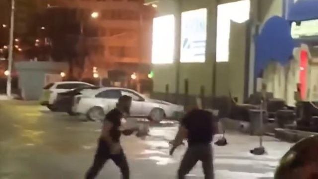 иртересное сетуация с ментами. ОДИН НА ОДИН НА РАЗБОРКИ С ОХРАНИКОМ. .БУДЬ ДРУГОМ ПОДПИЩИСЬ НА КАНА