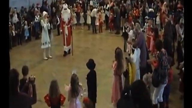 НОВОГОДНИЙ УТРЕННИК с "PARTY MIX" и клубом "Детский мир".