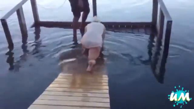 Мерзкое зрелище! Пьяные бабы! Ржачно!