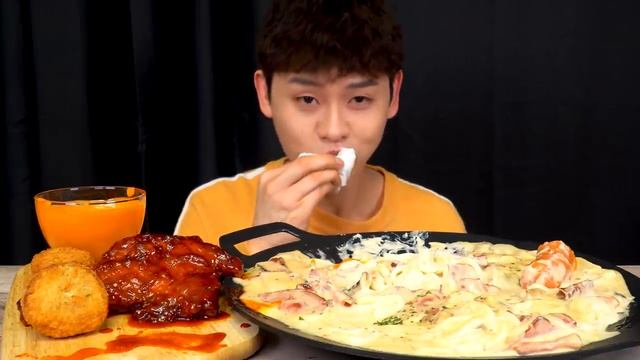 ASMR Много моцареллы, бекон, сливки, Удон, колбаса Килбаса, Bacon Cream Noodles With Kielbasa Big Ch