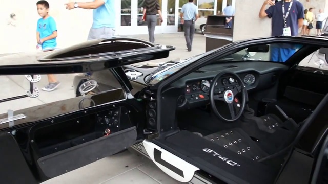 Шоу американских классических и современных автомобилей