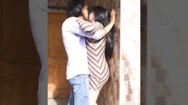 DI SAAT SUAMI KERJA ISTRI SELINGKUH DENGAN TEMAN