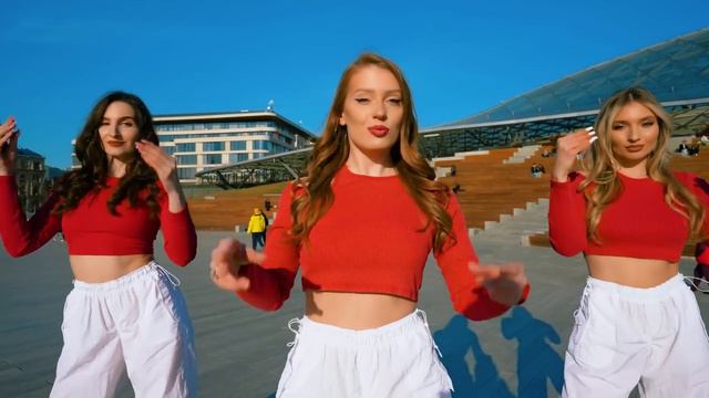 Y2mate.mx-POLI - Папа (Official music video Papa).mp4