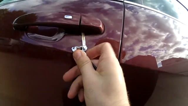 Как открыть авто с бесключевым если сел аккумулятор