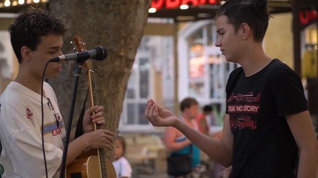 ГИТАРИСТ притворился НОВИЧКОМ с УЛИЧНЫМИ МУЗЫКАНТАМИ #3 ft. AkStar (720p).mp4
