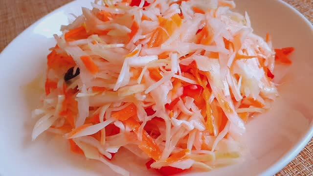 Быстрая маринованная капуста. Самая вкусный рецепт в горячем маринаде.