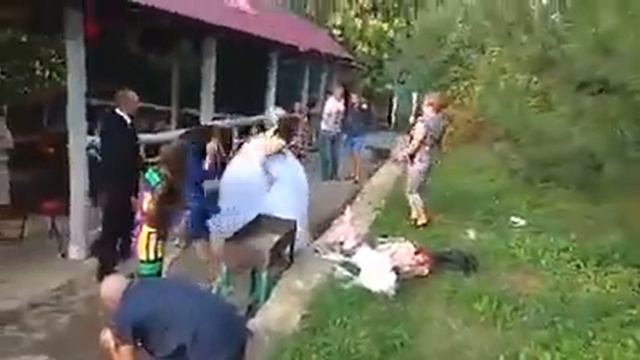 Ржачная драка баб на свадьбе