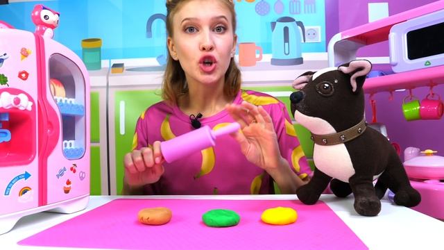 Развивающие видео про мягкие игрушки. Игры готовка с плей до - Как мама