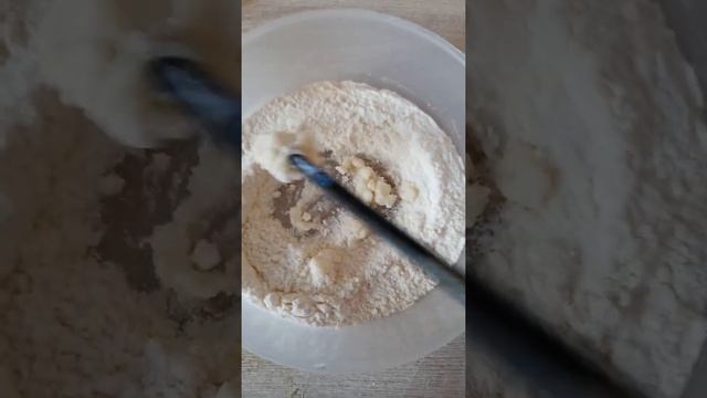 делаем тесто из муки, воды и соли. ?