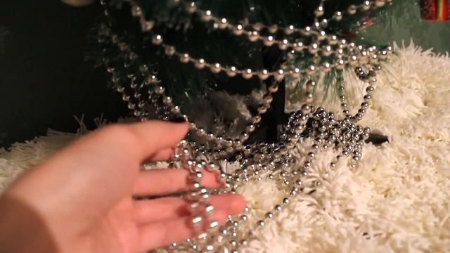 НАРЯЖАЕМ искусственную ёлочку С МАЛЫШКОЙ / НОВОГОДНИЕ УКРАШЕНИЯ