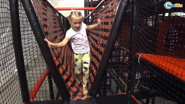 Indoor Playground Ярослава в Зип Зип Парке (Zip Zip Park) - Прыгаем на батутах - Турецкие Каникулы!