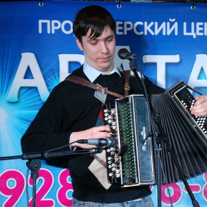 Баянист Дмитрий Лупанов