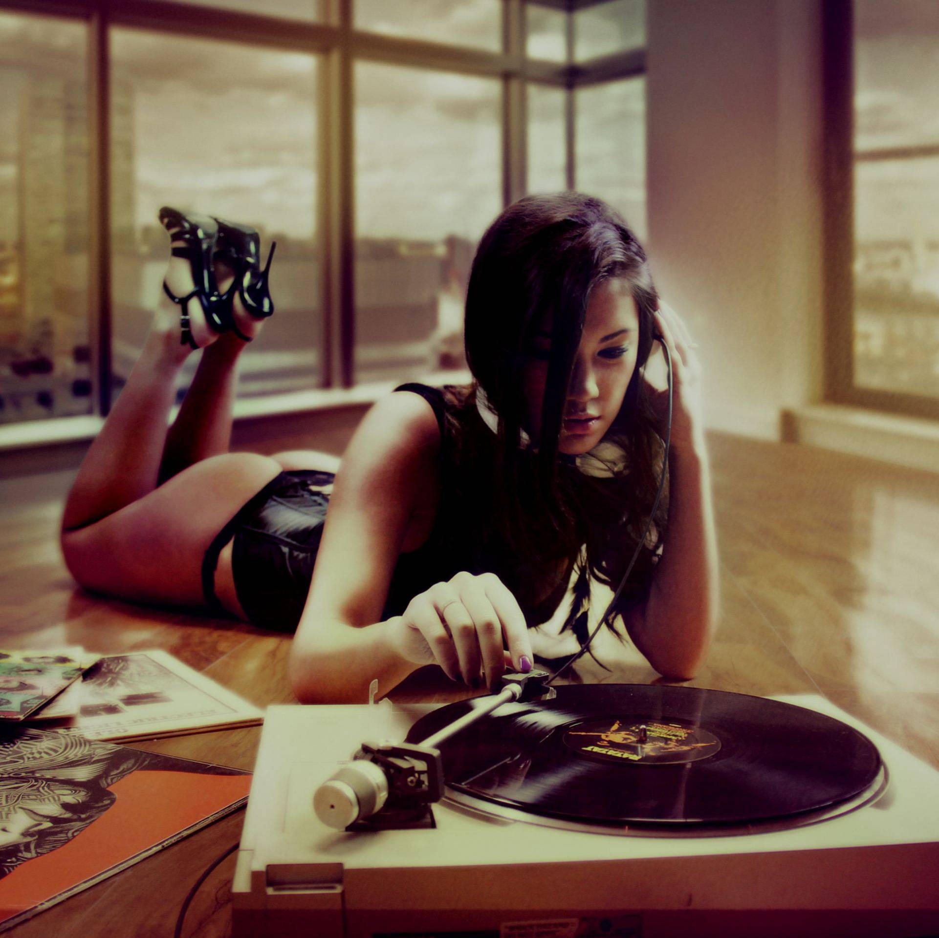 GANGSTERISH COOL MUSIC