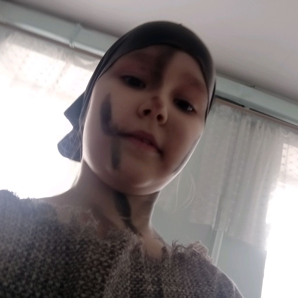 Оденокая девочка