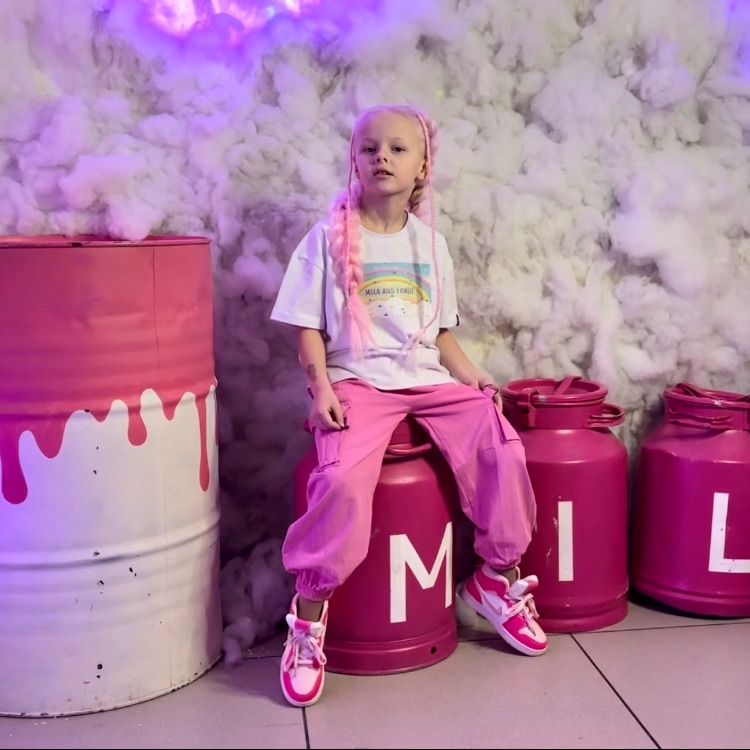 Mila and Family   Мила и семья